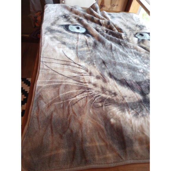 The Northwest “Blue Ice” Cat Throw Blanket Collin Bogle 44" x 58" 2014 Soft - Picture 4 of 7